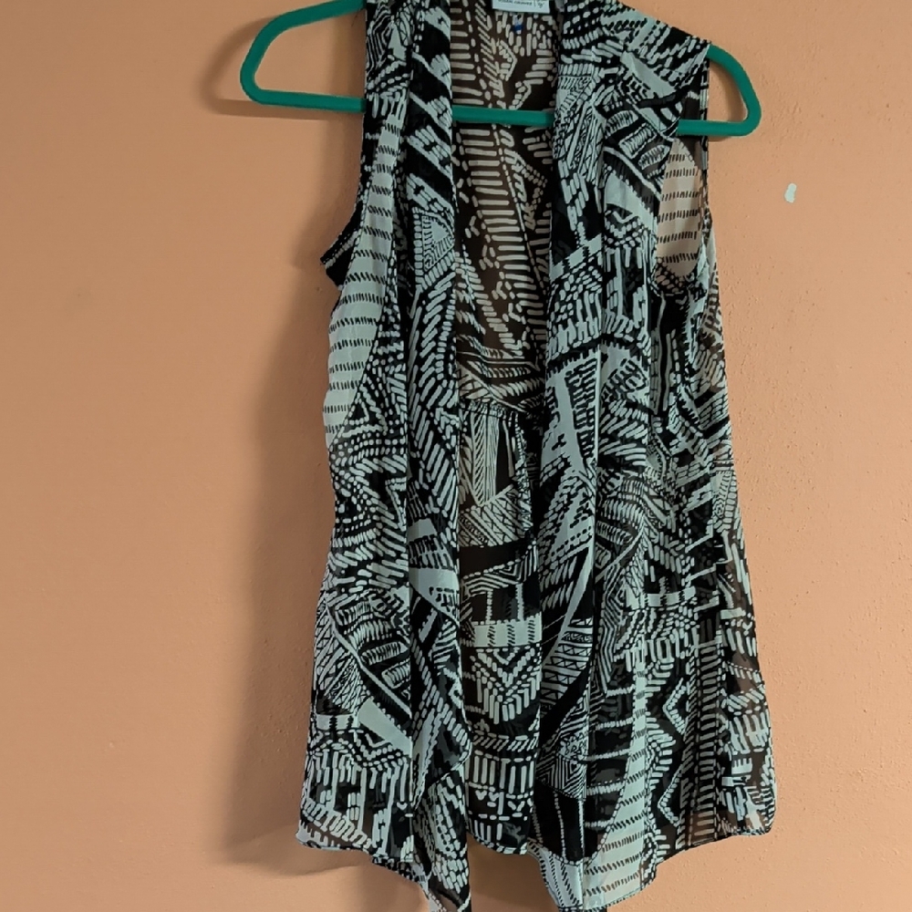 Susan Graver Black and White Patterned Sleeveless Blouse